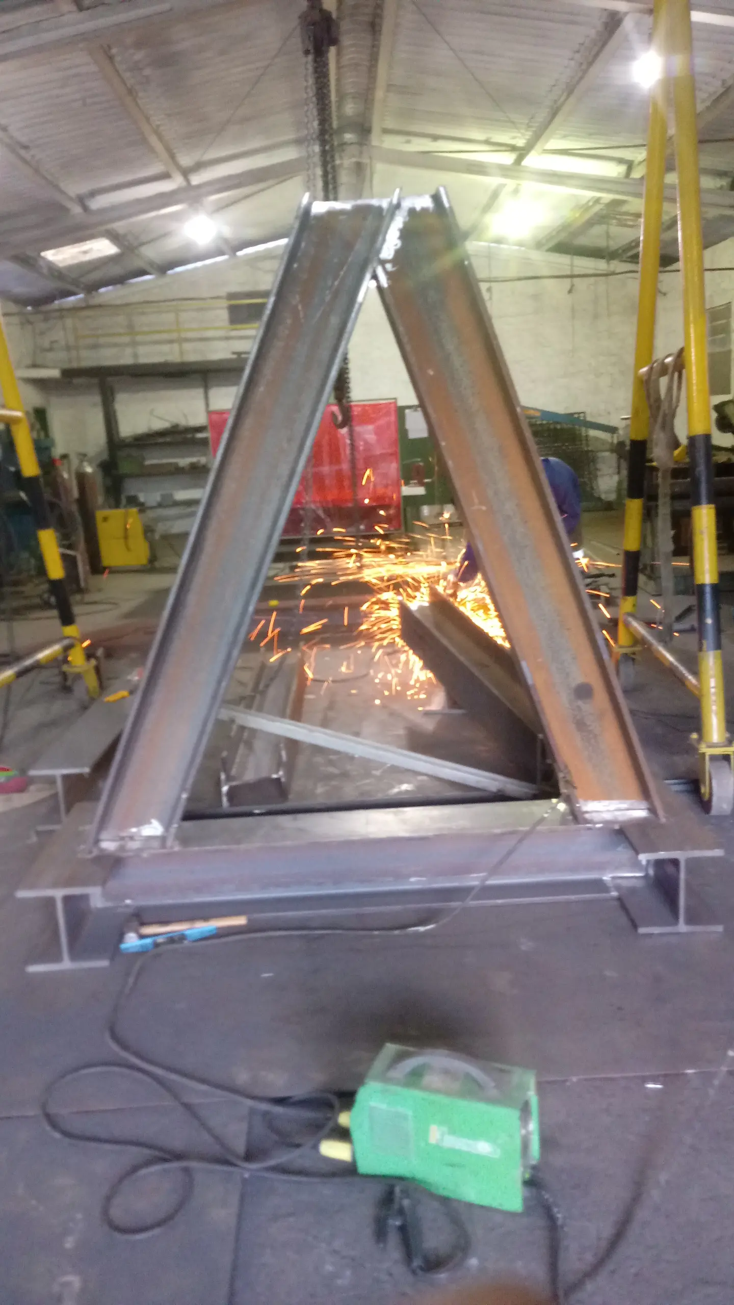 Cavalete industrial para equipamento portuário